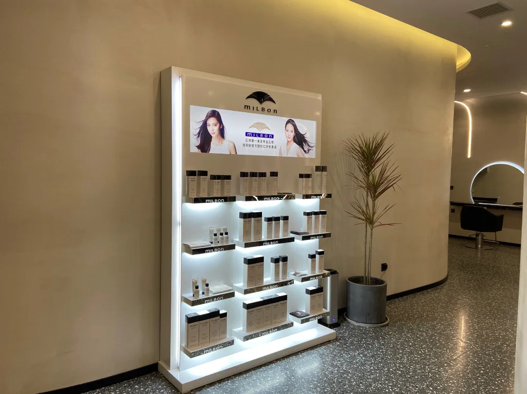 Стеллажи для демонстрации косм – обзор и цена Interior Design Nail Salon